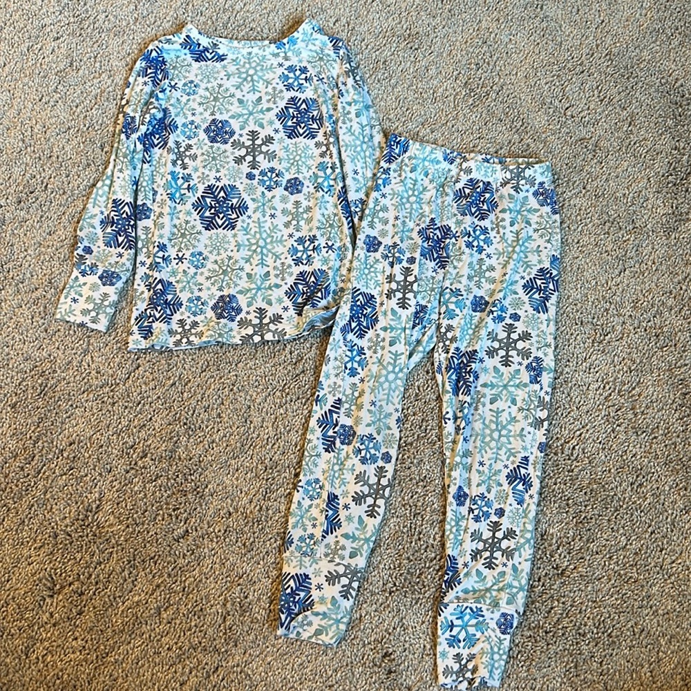 Little Pajama Co. blue snowflake long-sleeve pajama set in 3T